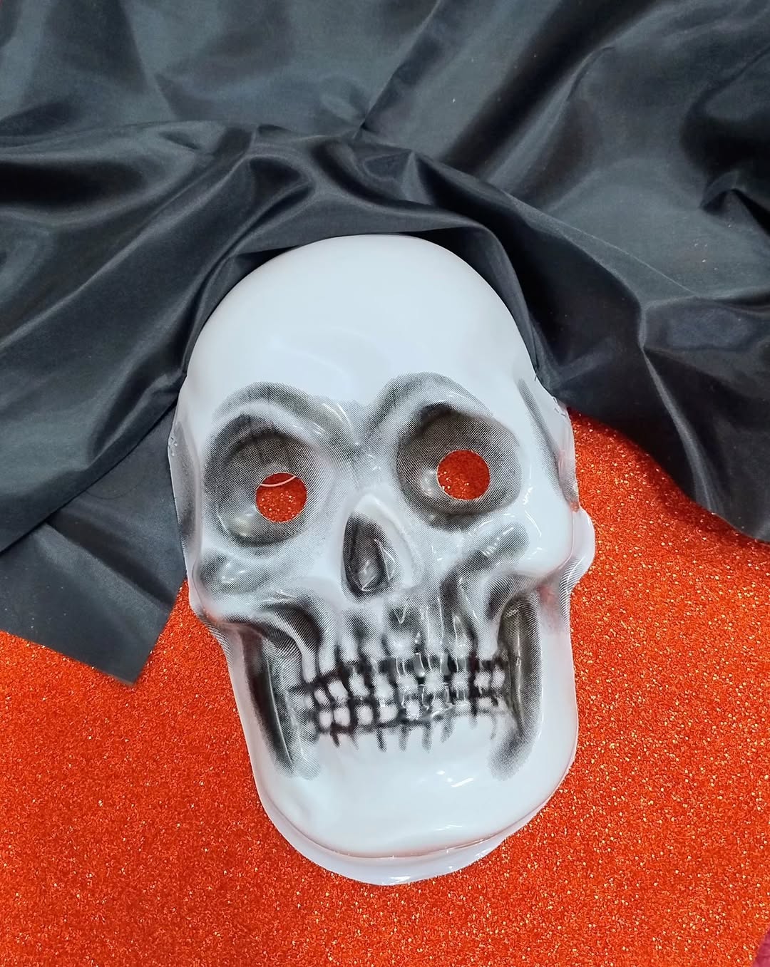 Máscara de calavera blanca