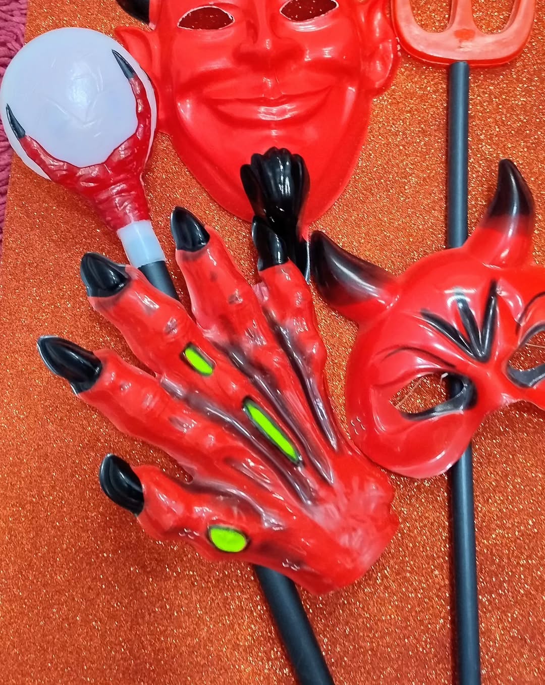 Máscara de diablo con cuernos